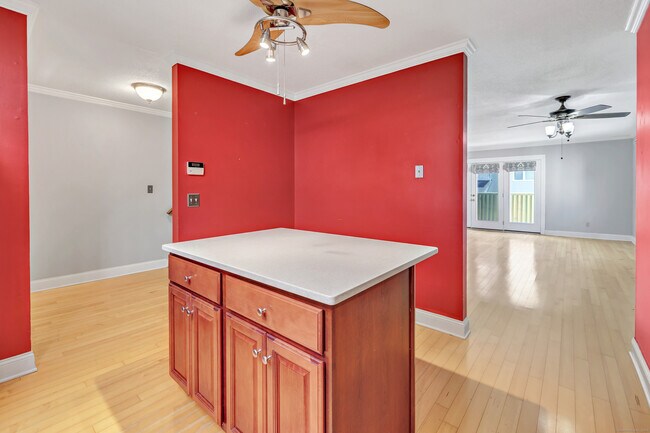 Building Photo - 66 Westview Terrace