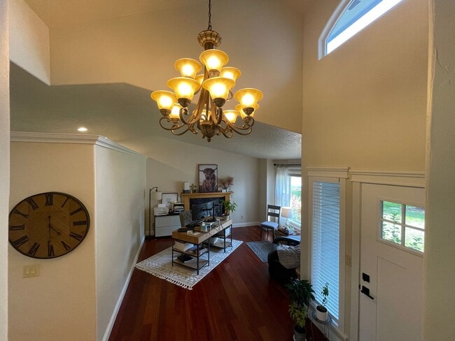 Building Photo - Nice home in great neighborhood