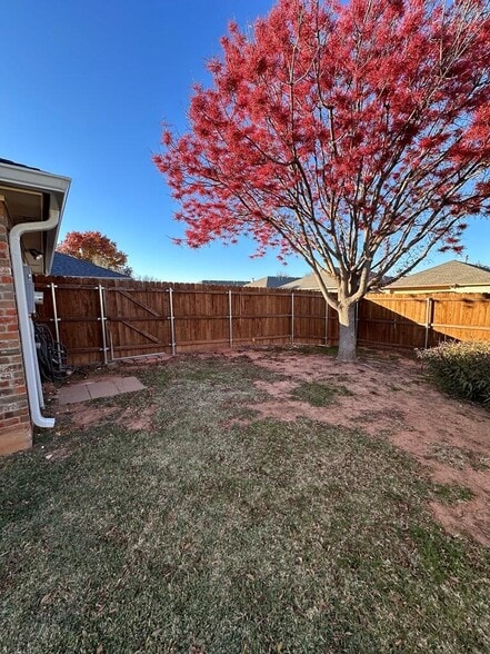 Building Photo - 4230 Green Meadow Dr