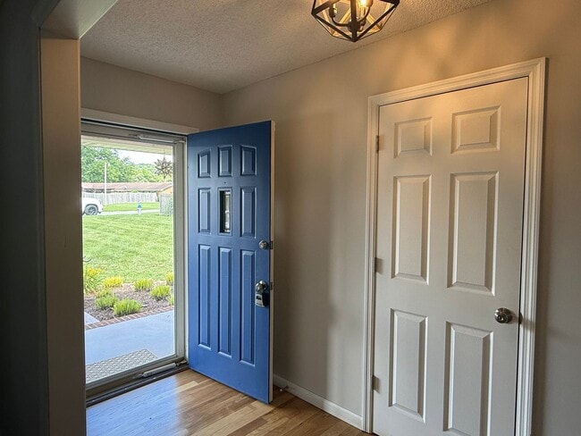 Building Photo - 3 bedroom one- level beauty in North Johnson City!