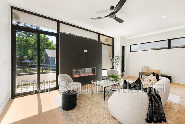 Building Photo - 194 E Lake Terrace SE