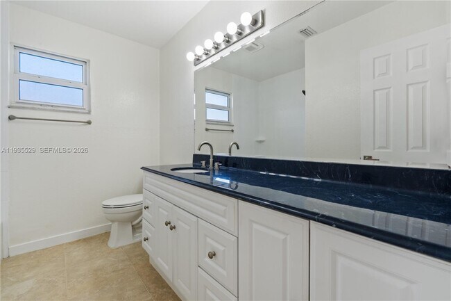 Building Photo - 232 SE 6th St