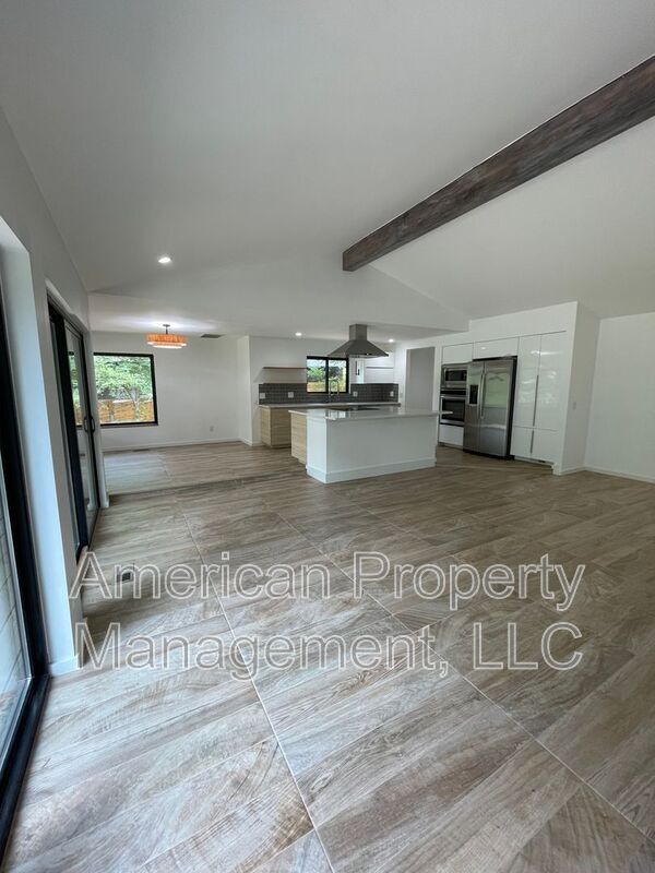 Building Photo - 3705 E 108th St