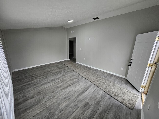 Building Photo - 5221 Melrose Ave