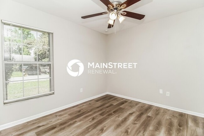Building Photo - 3 Bedroom Pet-Friendly Home in SANFORD, FL with Main Street Renewal