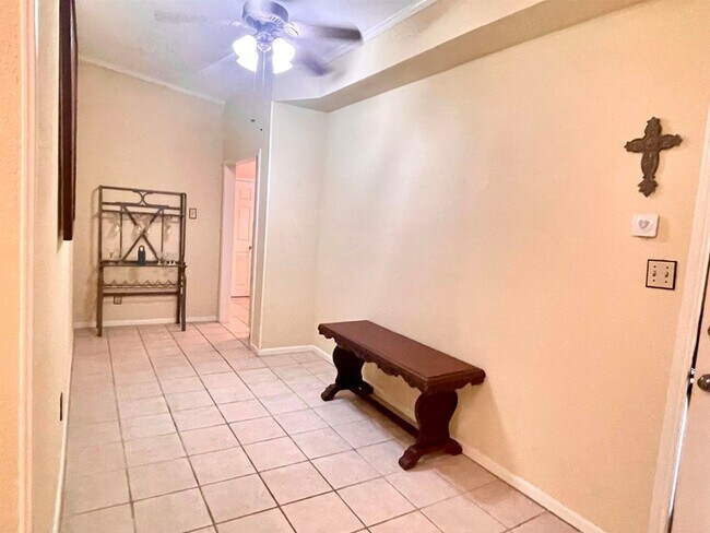 Building Photo - 406 Longshadow Road