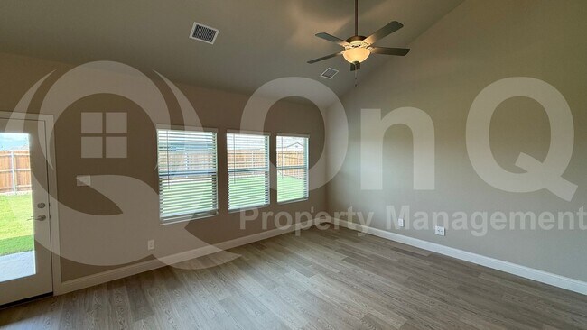 Building Photo - 685 Briar Dr