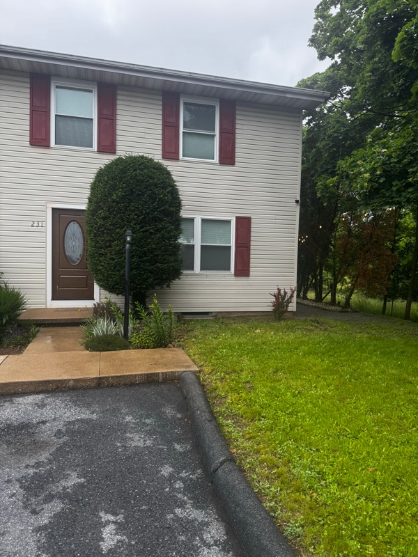 Primary Photo - 231 N Center St