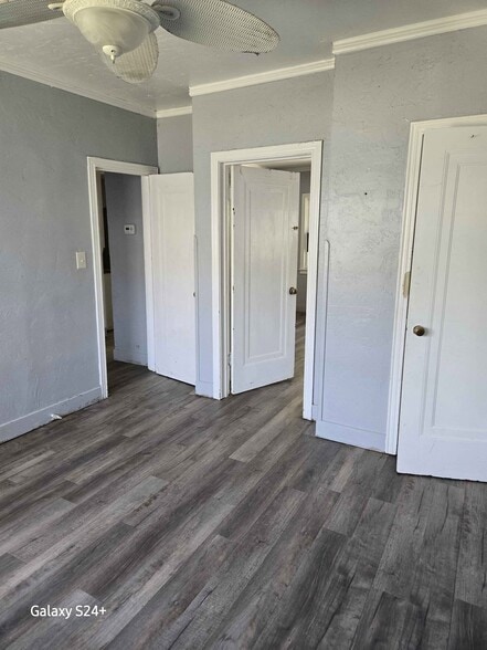 Building Photo - 1102 S Western St