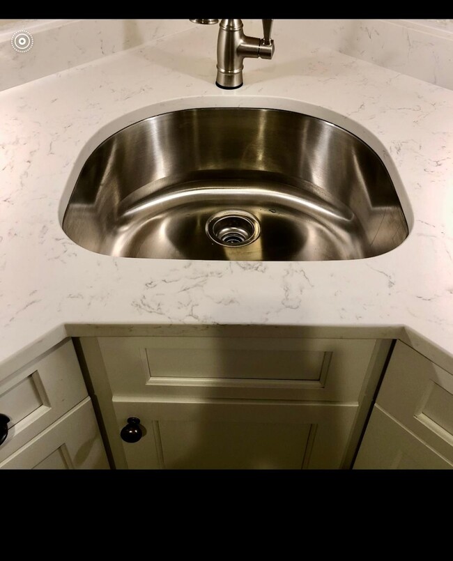 New kitchen sink - 815 Howard St