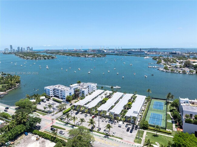 Building Photo - 1120 Venetian Way