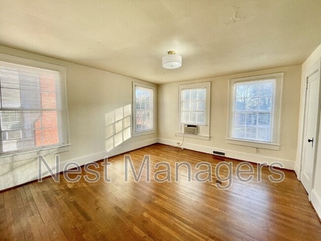 Building Photo - 117 Woodside Ave