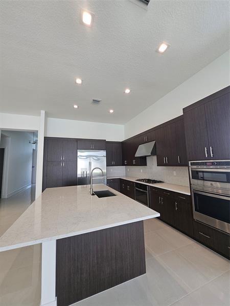 Building Photo - 9421 Tulip Leaf Ct