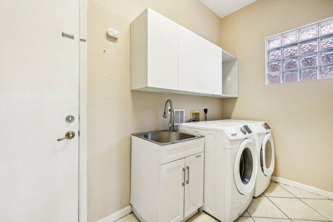 Building Photo - 7174 Ivy Crossing Ln