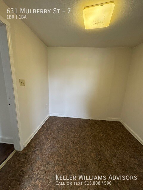 Building Photo - 631 Mulberry St