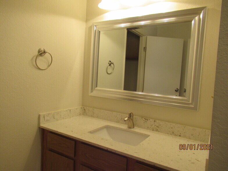 Building Photo - 614 Barbara Way