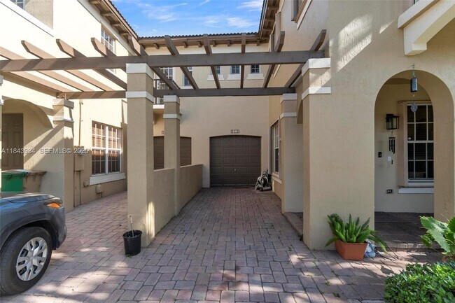 Building Photo - 8612 Buckskin Manor