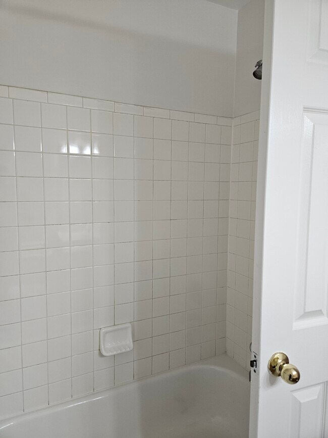 Building Photo - 2040 Alice Ave