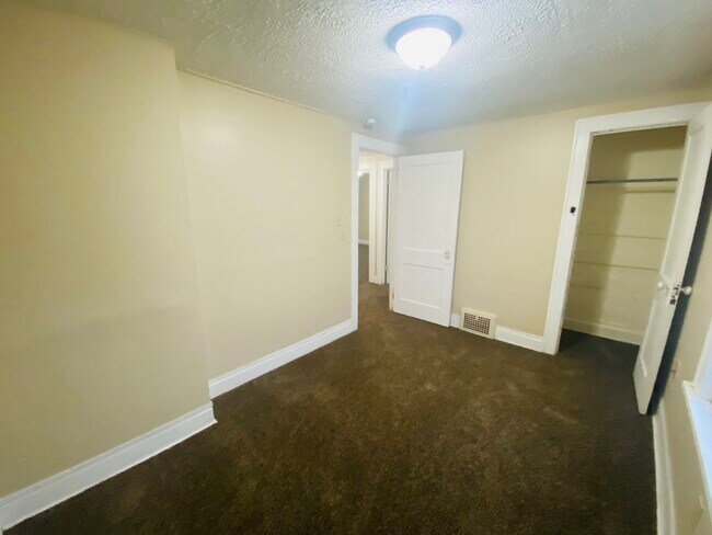 Building Photo - 1401 Ridgeway Pl NW