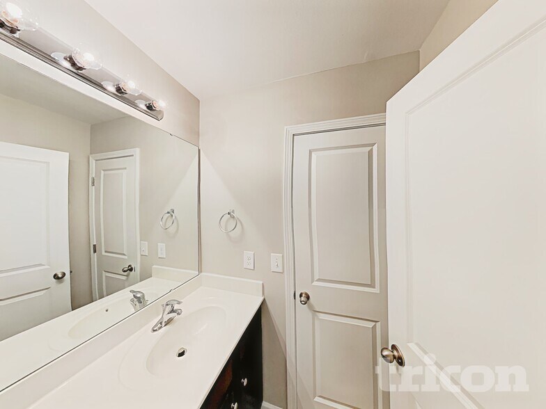 Building Photo - 1475 Scofield Ct