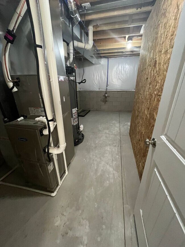 Building Photo - 147 Southpark Dr