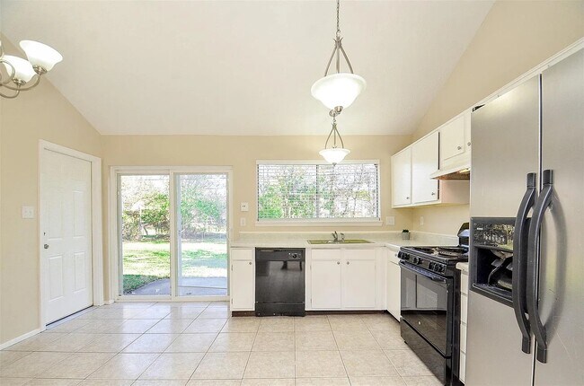 Building Photo - 10119 Leawood Blvd