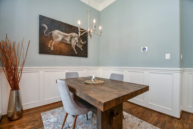 Building Photo - 2109 Bidwell Dr