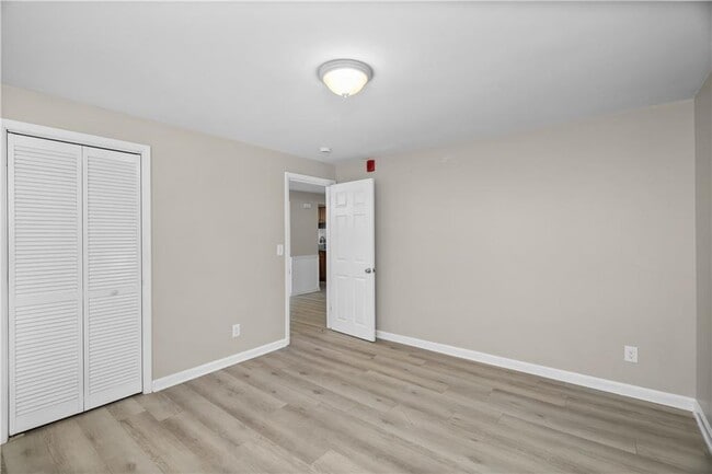 Building Photo - 50 Carnation St