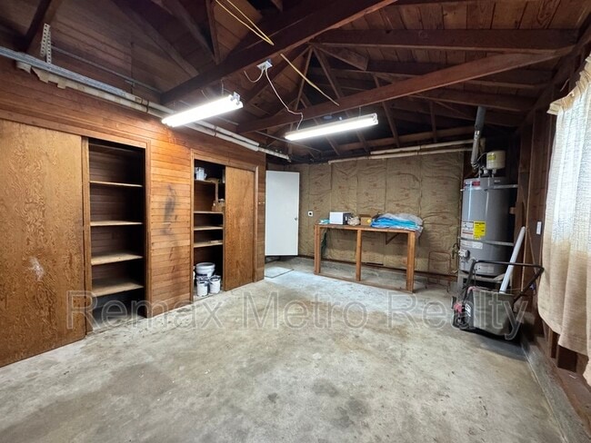 Building Photo - 5622 Beverly Ln