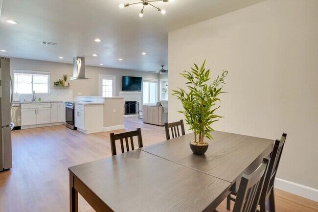 Building Photo - 3901 W Compton Ave