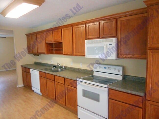 Building Photo - Sublease Available Beginning December 1st
