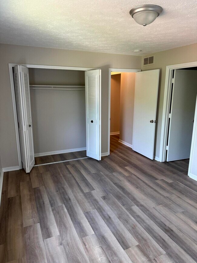 Building Photo - 788 Ridgeview Dr