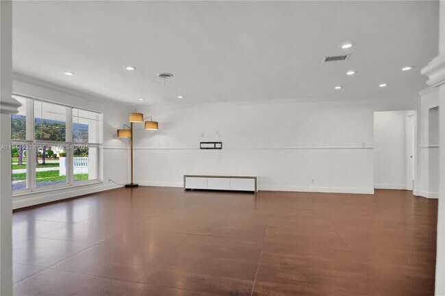 Building Photo - 4721 W Park Rd