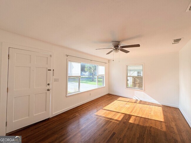 Building Photo - 600 Margaret St