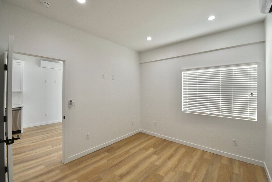Building Photo - 6152 Woodman Ave