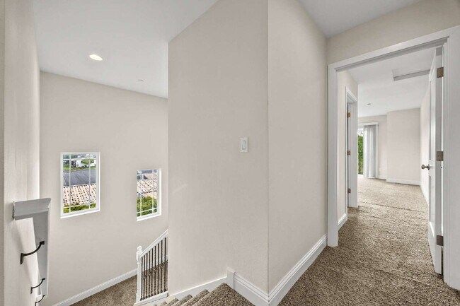 Building Photo - **APPLICATION ALREADY RECEIVED. NO SHOWINGS AT THIS TIME** 4 bedrooms, 2.5 bathrooms with attache...