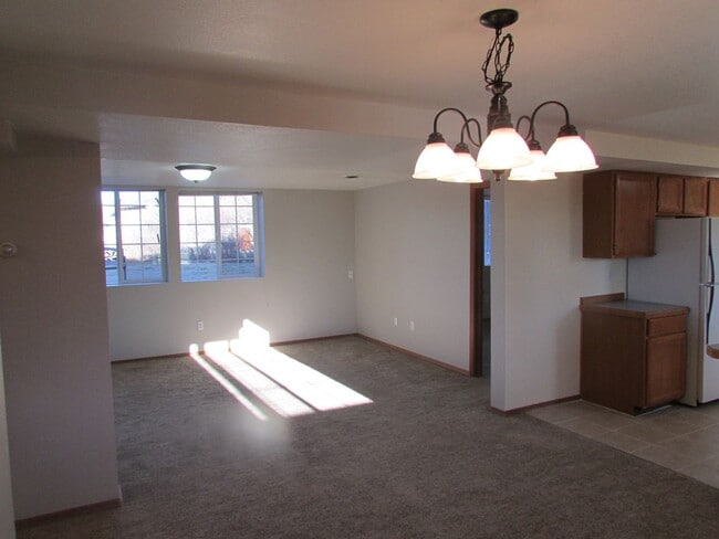 Building Photo - 510 S Circle Dr