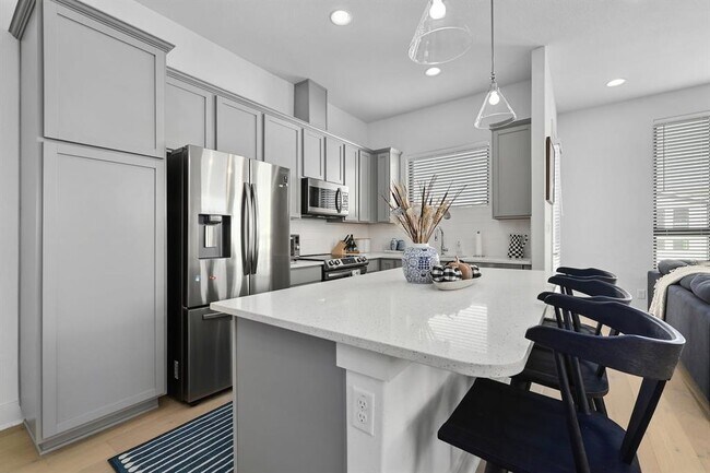 Building Photo - 2050 Lohmans Spur Rd