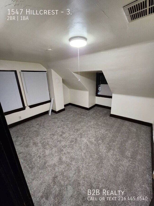 Building Photo - 1547 Hillcrest-3.