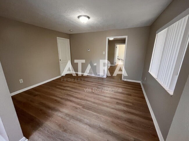 Building Photo - 745 E 3155 S