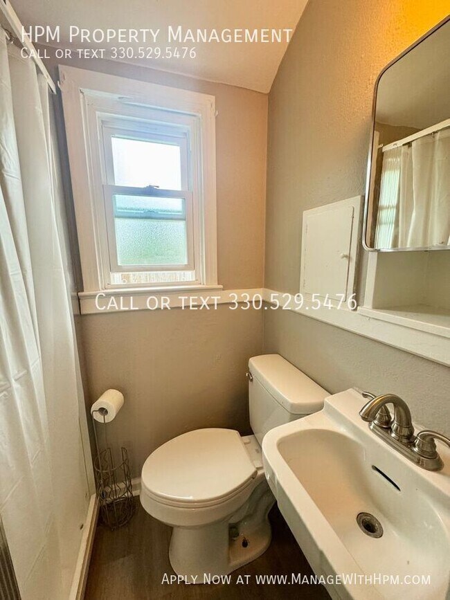 Building Photo - 701 Rainbow Dr