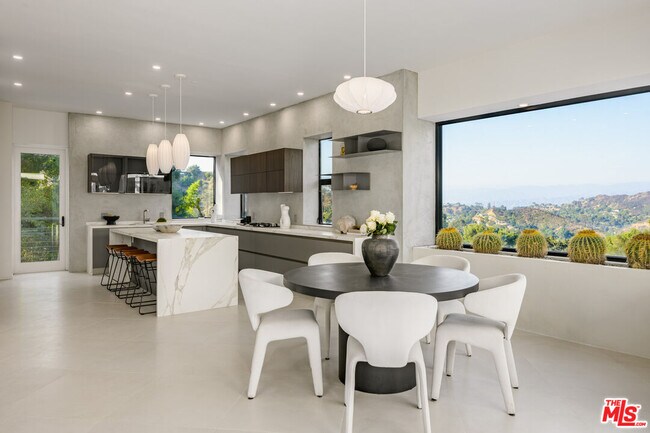 Building Photo - 8896 Lookout Mountain Ave