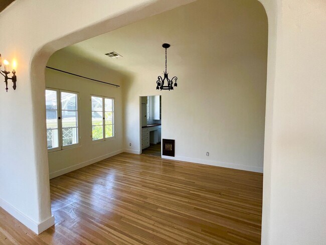 Building Photo - One of a kind castle on the hill