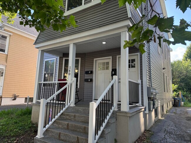 Primary Photo - 140 Foster St