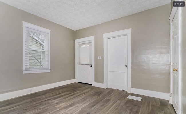 Building Photo - Cozy 2BR/1Ba house with garage