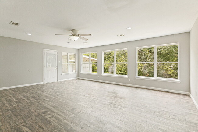 Building Photo - "Discover Spacious Comfort: 4-Bed, 2-Bath Home on Rockhill Road, Fort Worth!"