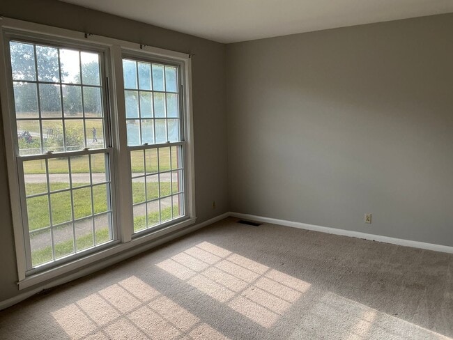 Building Photo - 2802 Thrush Dr