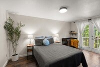 Building Photo - Lovely 3-bedroom home, Inground pool and l...