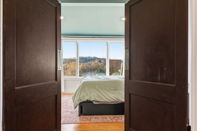 Building Photo - Furnished Country Home For Rent