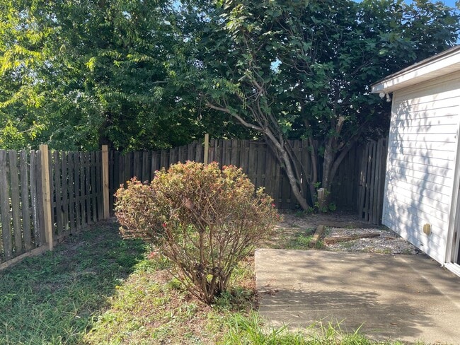 Building Photo - Cozy Two Bedroom Condo Close to Ft. Jackson!